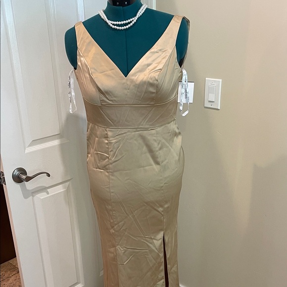 Elegant Golden Evening Dress Celebrate Davids Bridal Studio Size 6 NWT - Picture 8 of 14
